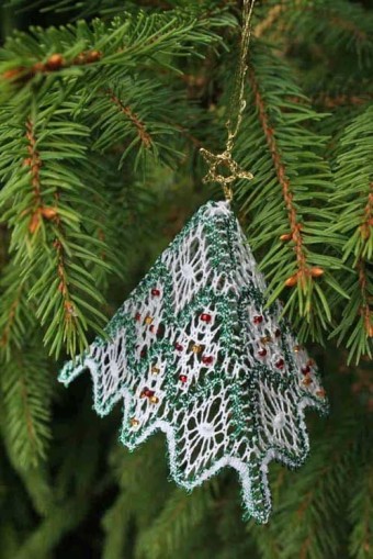 Christmas Pyramid Tree Torchon Bobbin Lace Pa