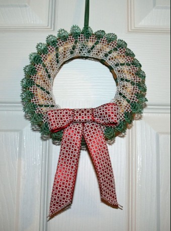 Holly Wreath Torchon Bobbin Lace Pattern