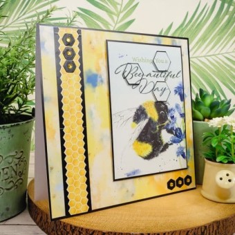 The Little Book Of Bee's Toppers & Embellishm